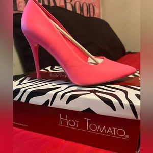HOT TOMATO Womens stiletto heels; size 7 1/2 W